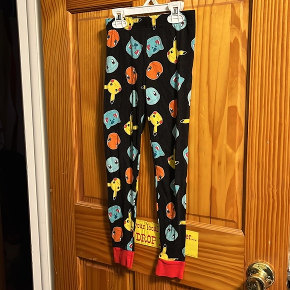 Boys size 8 Pokémon sleep set with short sleeve shirt, pants and shorts - Picture 10 of 12